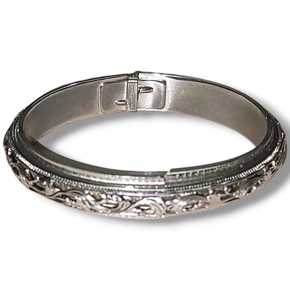 Vintage Whiting & Davis Silver Tone Ornate Repousse Floral Clamper Bracelet 7
